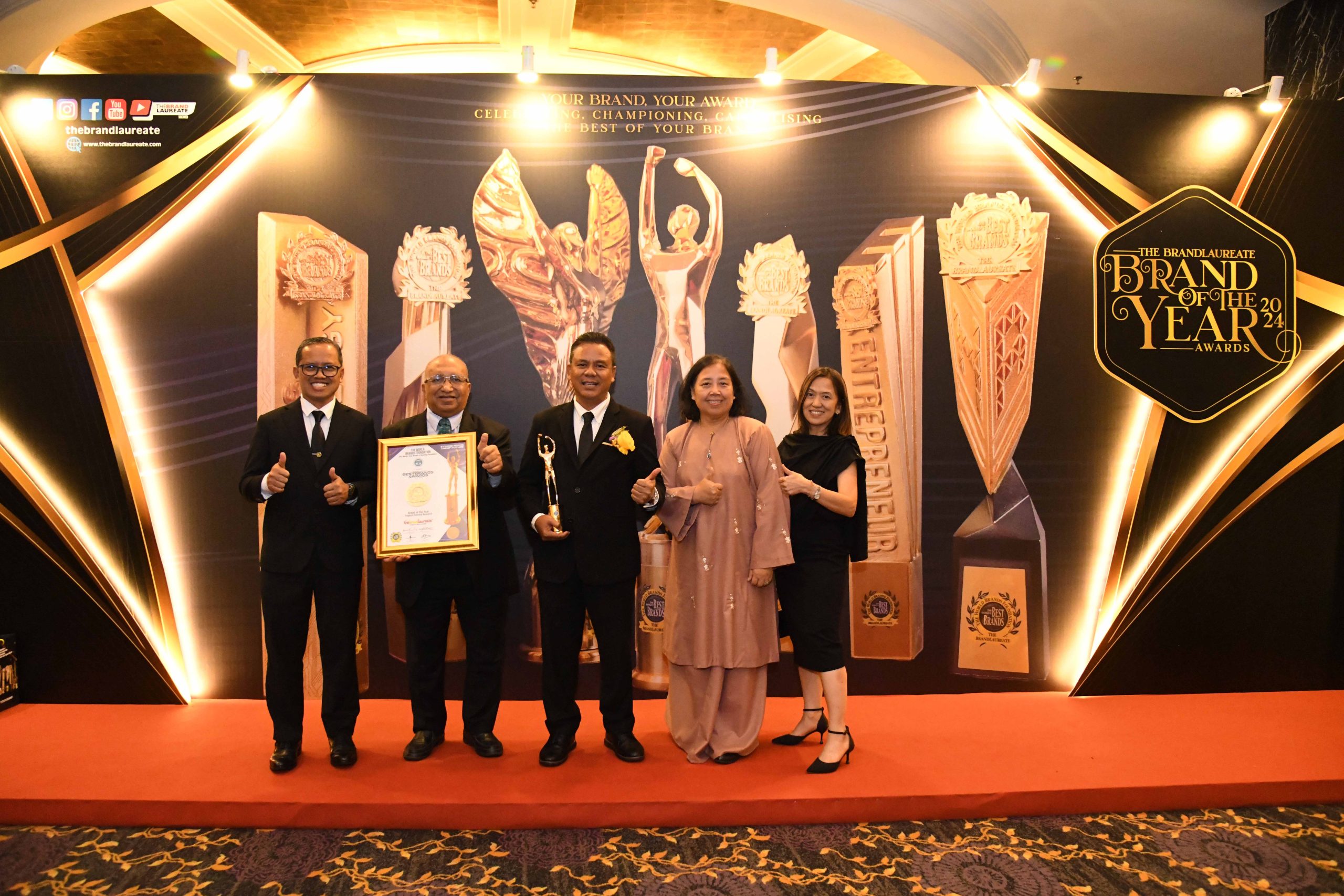 From left: Mahmudin, Sheikh Othman, Ismail, Norwati and Toh at the award ceremony.